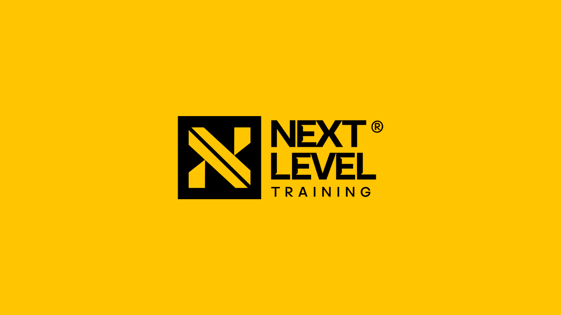 Assinatura da Next Level Training em preto sobre fundo amarelo